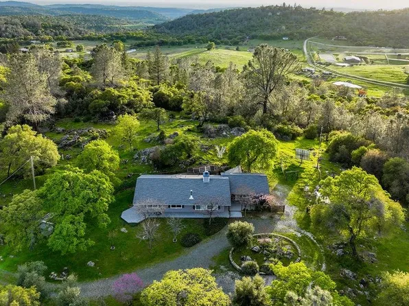 19958 John Born Rd, Penn Valley, CA 95946
