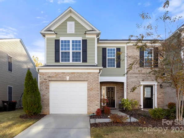 525 Hunters Dance Rd, Fort Mill, SC 29708