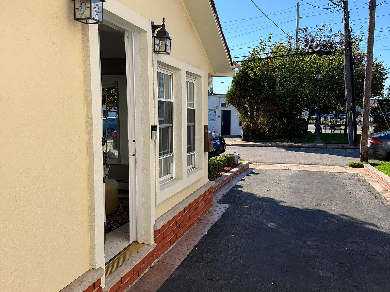 Blake Ave, Lynbrook — Photo 3