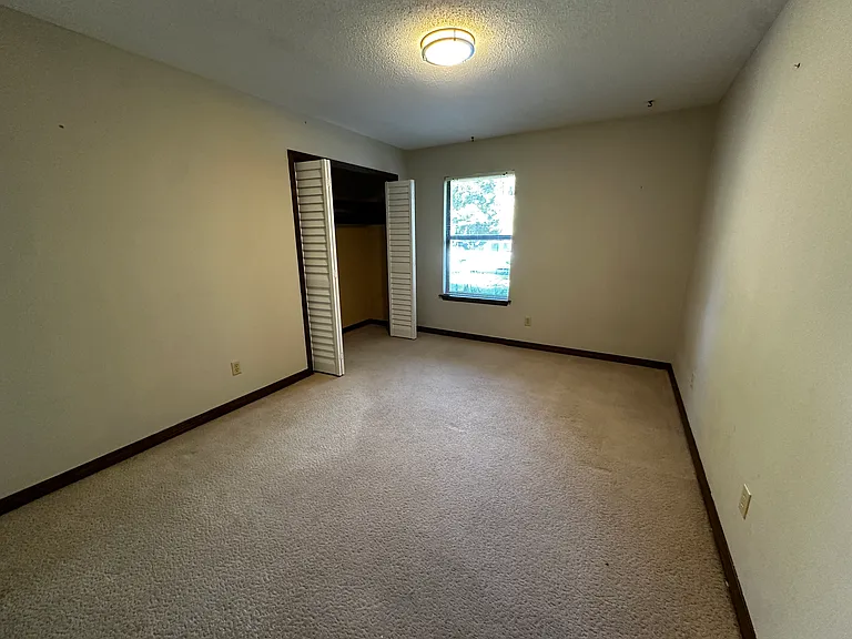106 Lively Cir — Photo 14