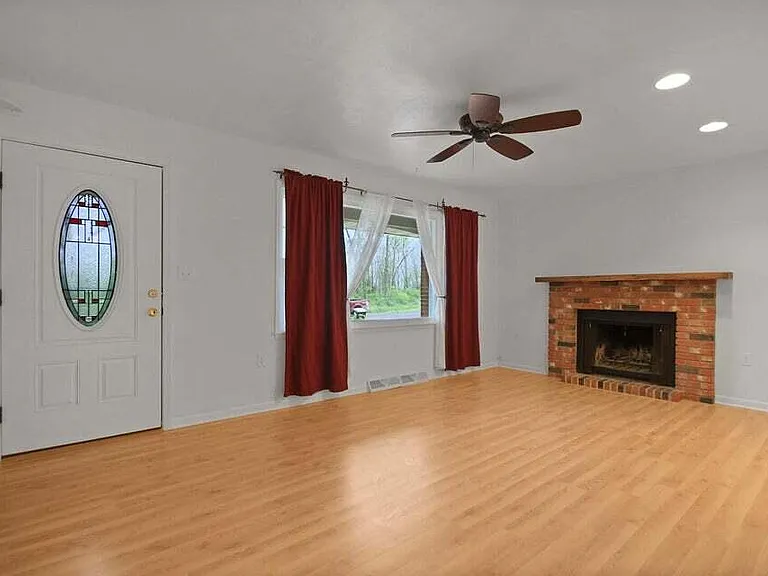 3205 Pioneer Dr #A — Photo 2