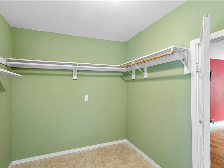 119 Wesley St — Photo 17