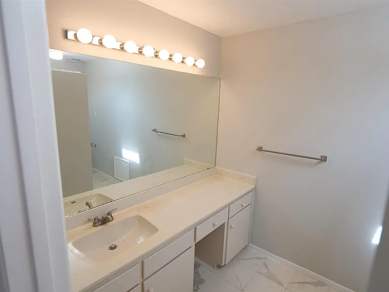 9526 Val Verde St — Photo 24