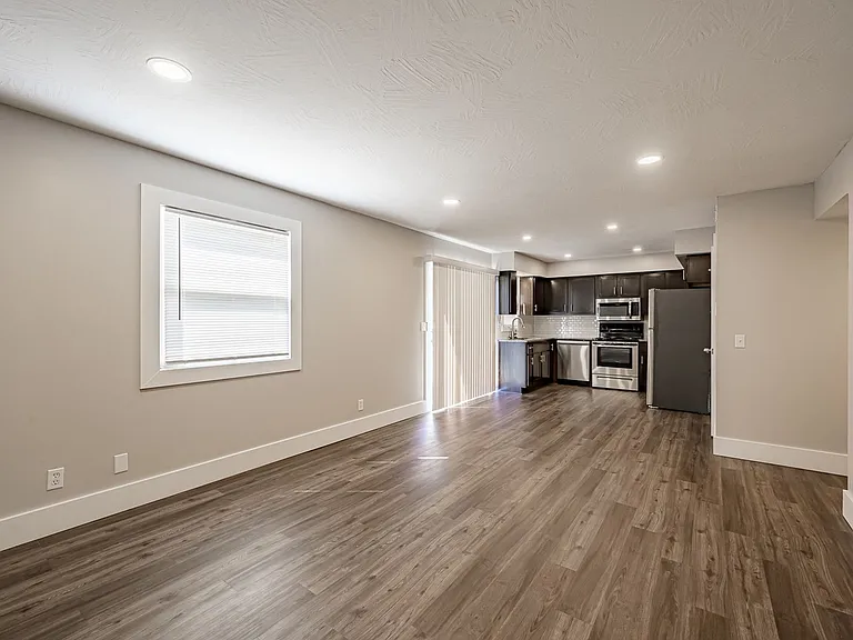 Montclair Point Condominiums — Photo 20