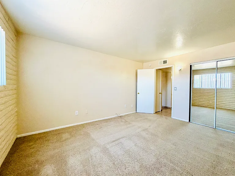Desert Atrium - Studios, 1 Bedrooms and 2 Bedrooms in Great Location! Community Pool! — Photo 27