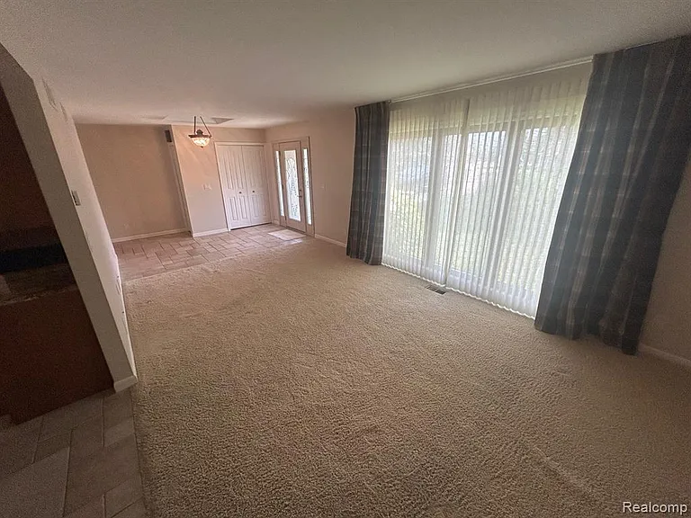 24915 Lakeland St — Photo 4