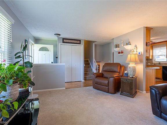 4th image of 546 Fieldstone Dr