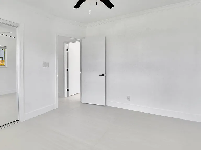 832 SW 10th Ave — Photo 26