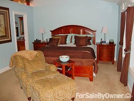 Huge Master Suite with walk-in closet : Cathedral ceiling, ceiling fan w/light and remote, duet room