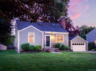 28 Bauer Pl, Westport, CT 06880