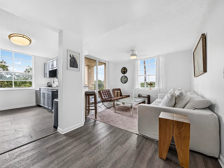 520 SE 5th Ave #2211 — Photo 2