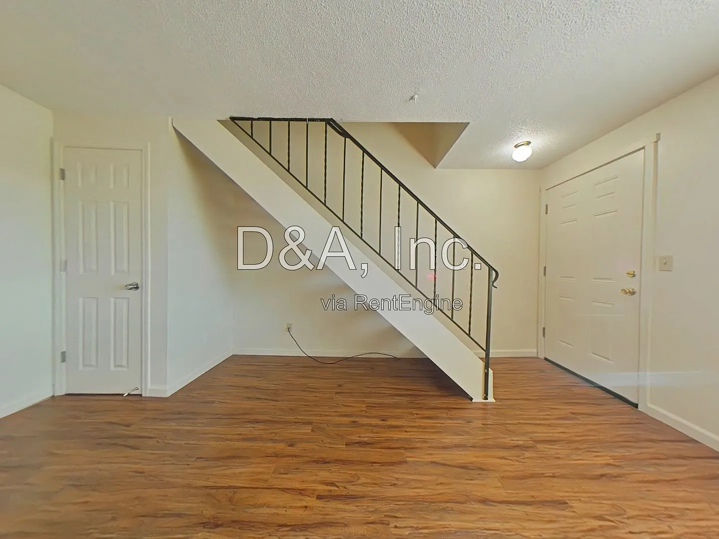 2 bed, 1.0 bath, 700 sqft, $1,295 — Photo 2