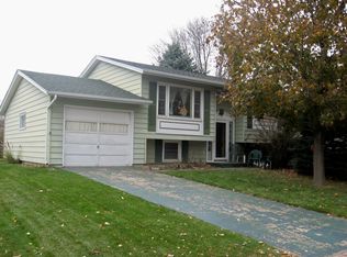 4624 Ripley St, Davenport, IA 52806