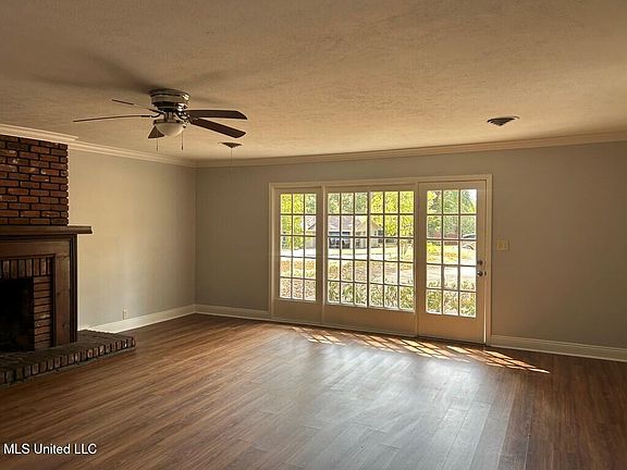 3rd image of 303 Melrose Montebello Pkwy
