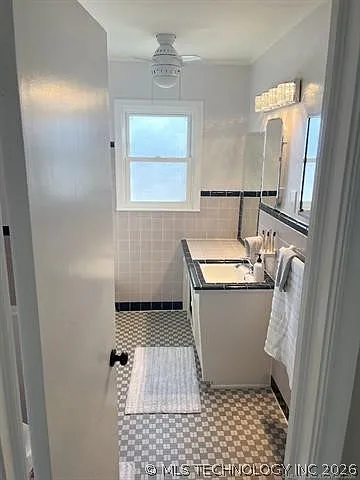 2673 S Sandusky Ave — Photo 13