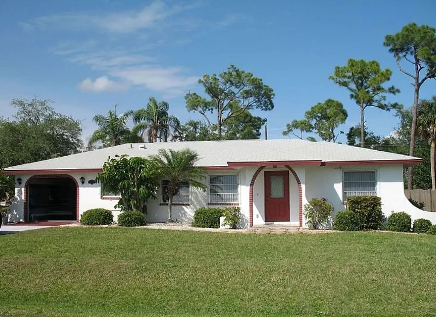Coming Soon Charming 3 Bed 2 Bath 1 Car Home Nestled In Port Charlotte — Photo 1