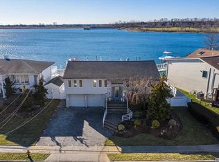 3014 Clubhouse Rd, Merrick, NY 11566