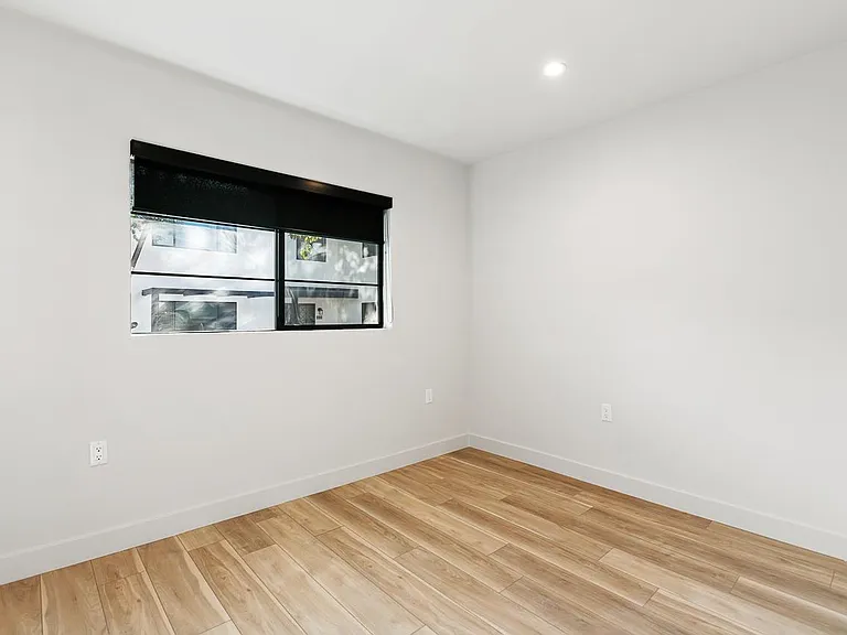 215 Lucas Ave #3 — Photo 6