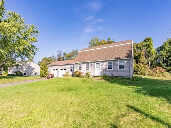 31 Bradford Dr, Feeding Hills, MA 01030