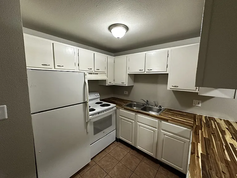 1255 Winona Ct #10 — Photo 5