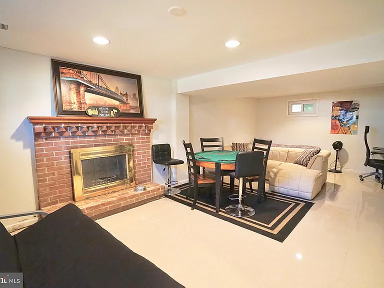 4218 University Dr — Photo 23