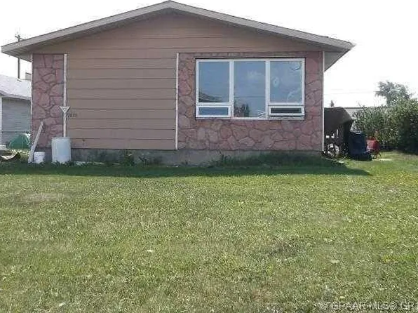 9835 N 96th Ave, Grande Prairie, AB T8V 0L8