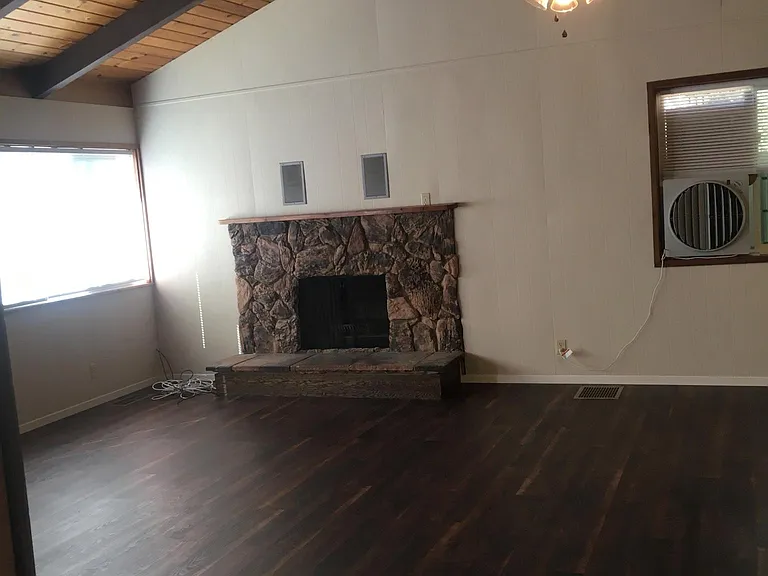20205 Eastview Dr — Photo 4