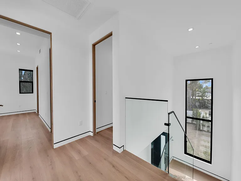 19021 Ingomar St — Photo 15