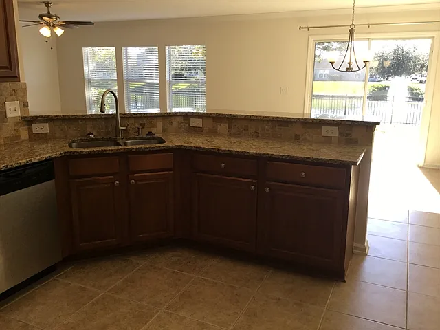 385 Bostwick Cir — Photo 18