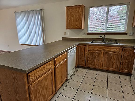 5th image of 5436 Strawberry Ct SE