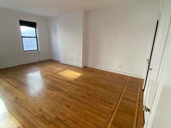 4th image of 448 W 36th St APT 2