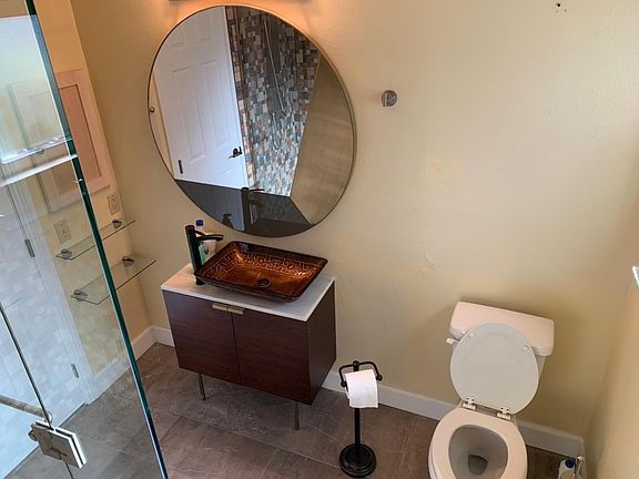 Main bathroom w/easy walk in glass shower