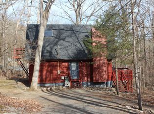 6052 Decker Rd, Bushkill, PA 18324