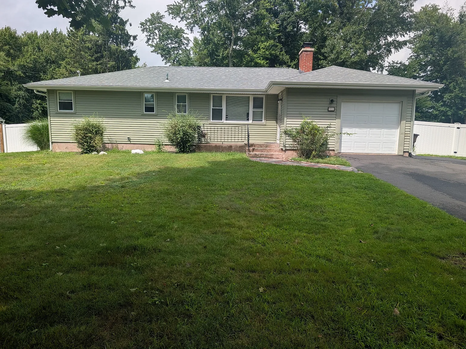 3 bed, 1102 sqft, $2,500 — Photo 2