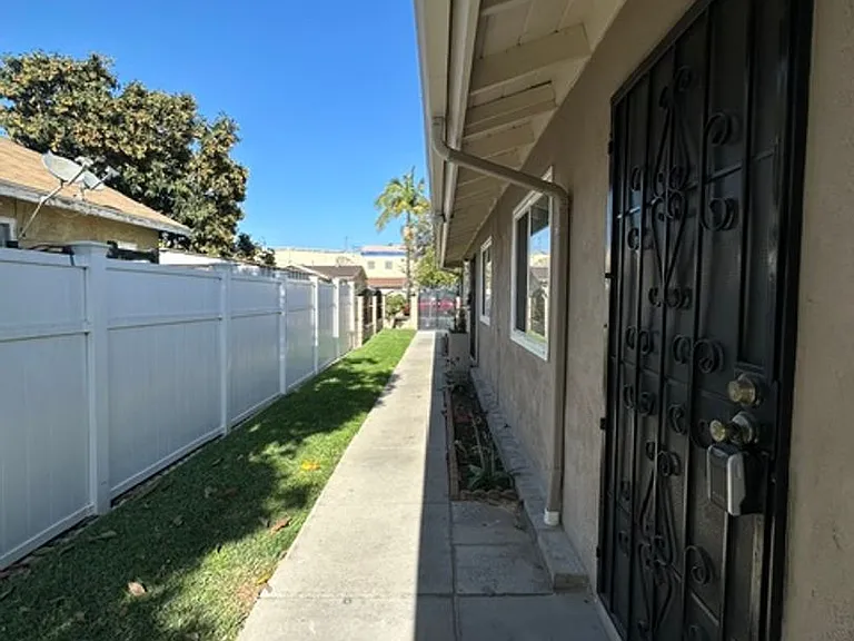 405 S Kroeger St — Photo 51