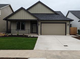 780 Locust St, Dundee, OR 97115