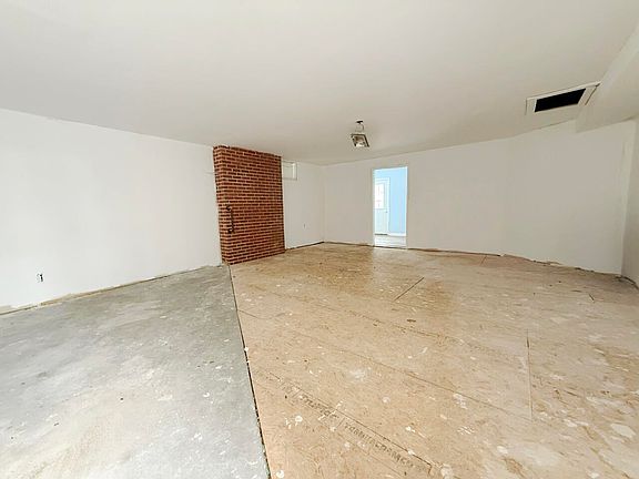 3rd image of 461 Moore Rd