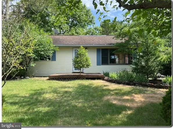 5 Lee Ln, Southampton, NJ 08088