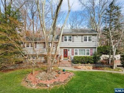 520 Wittich Ter, River Vale, NJ, 07675