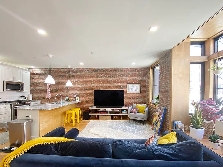 139 Border St #2B — Photo 14
