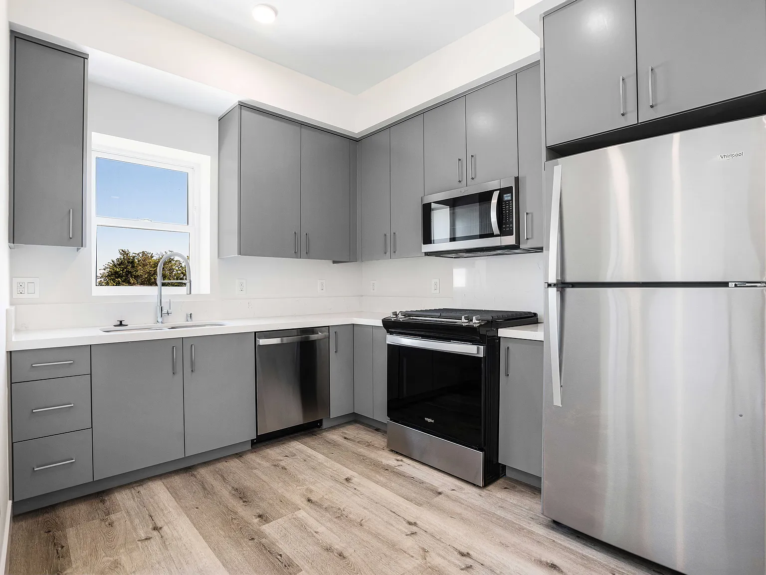 1 bed, 585 sqft, $3,150 — Photo 3