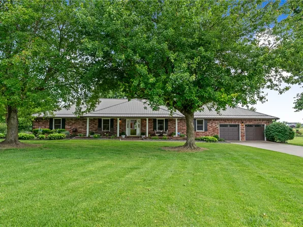 2244 Country Ln, Springdale, AR 72762