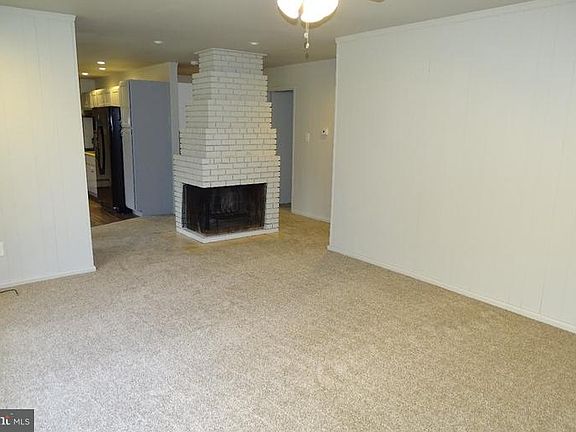 4th image of 34 Kenmar Dr