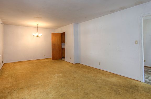 4th image of 586 Milligan Dr