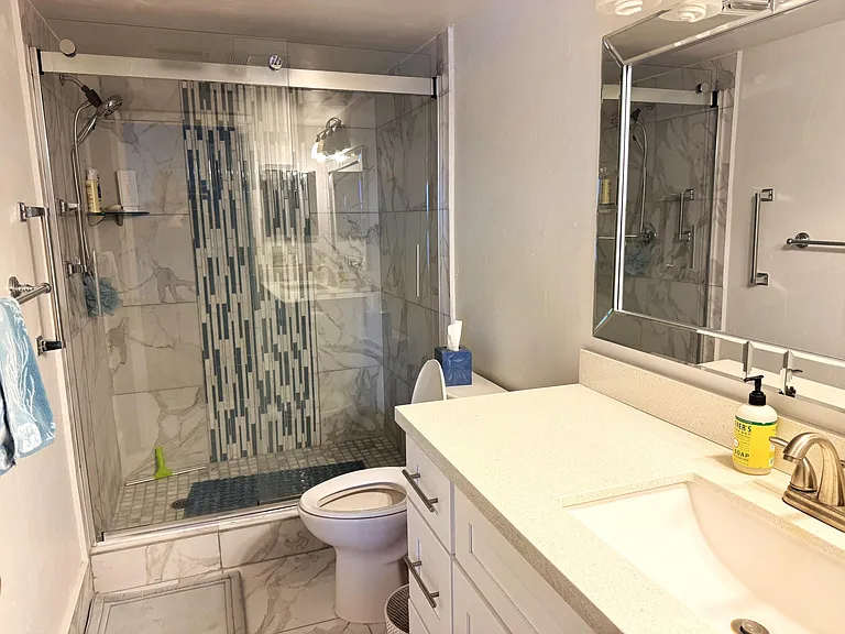 7146 Huntington Ln #403 — Photo 15
