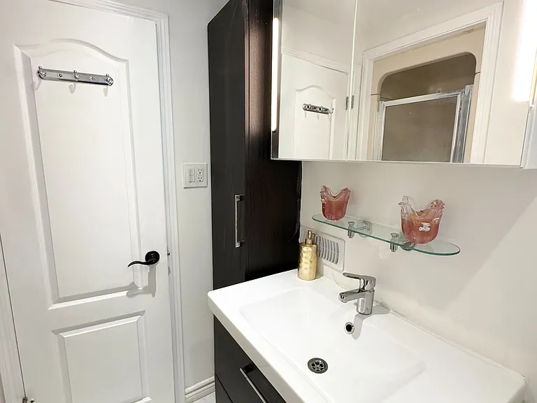 70 Bedford Park Ave #2 — Photo 11