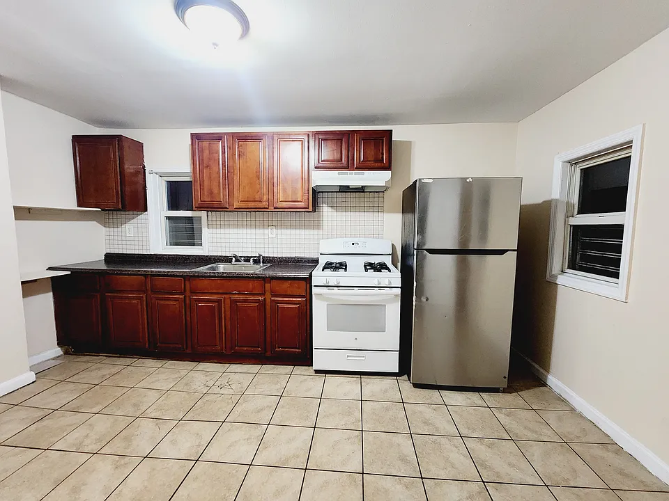 449 Avon Ave #3