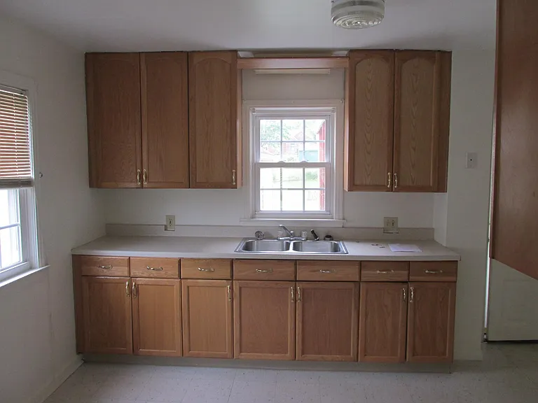 1042 Taggart St NW — Photo 5