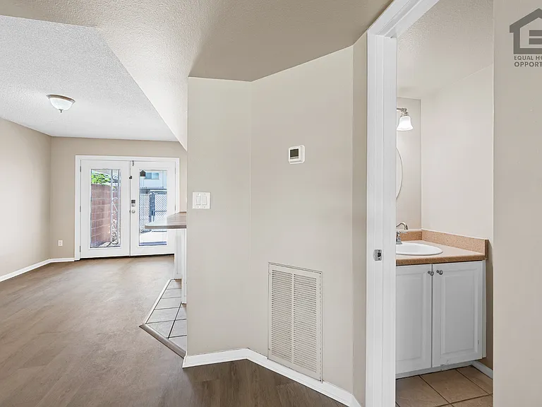 1533 W Hazelwood St — Photo 9