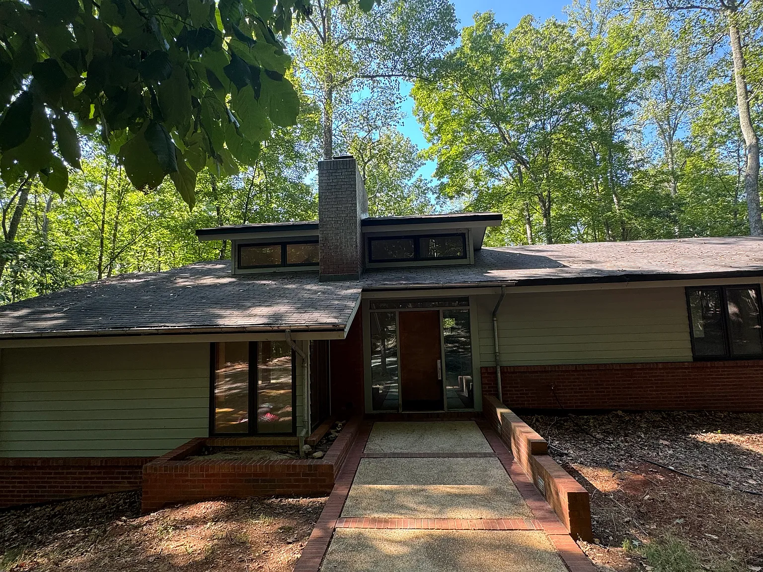 2 bed, 2.5 bath, 2500 sqft, $2,500 — Photo 1